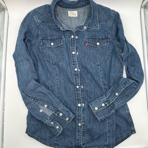 Women’s Levi’s Pearl Snap Denim Button Up